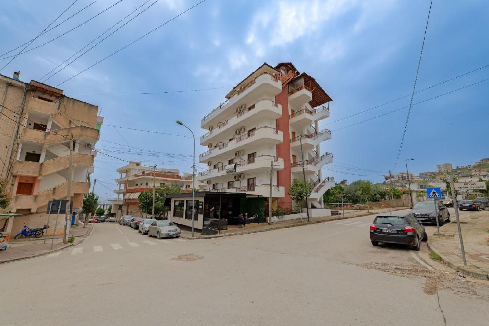 Hotel Eden Sarandë エクステリア 写真