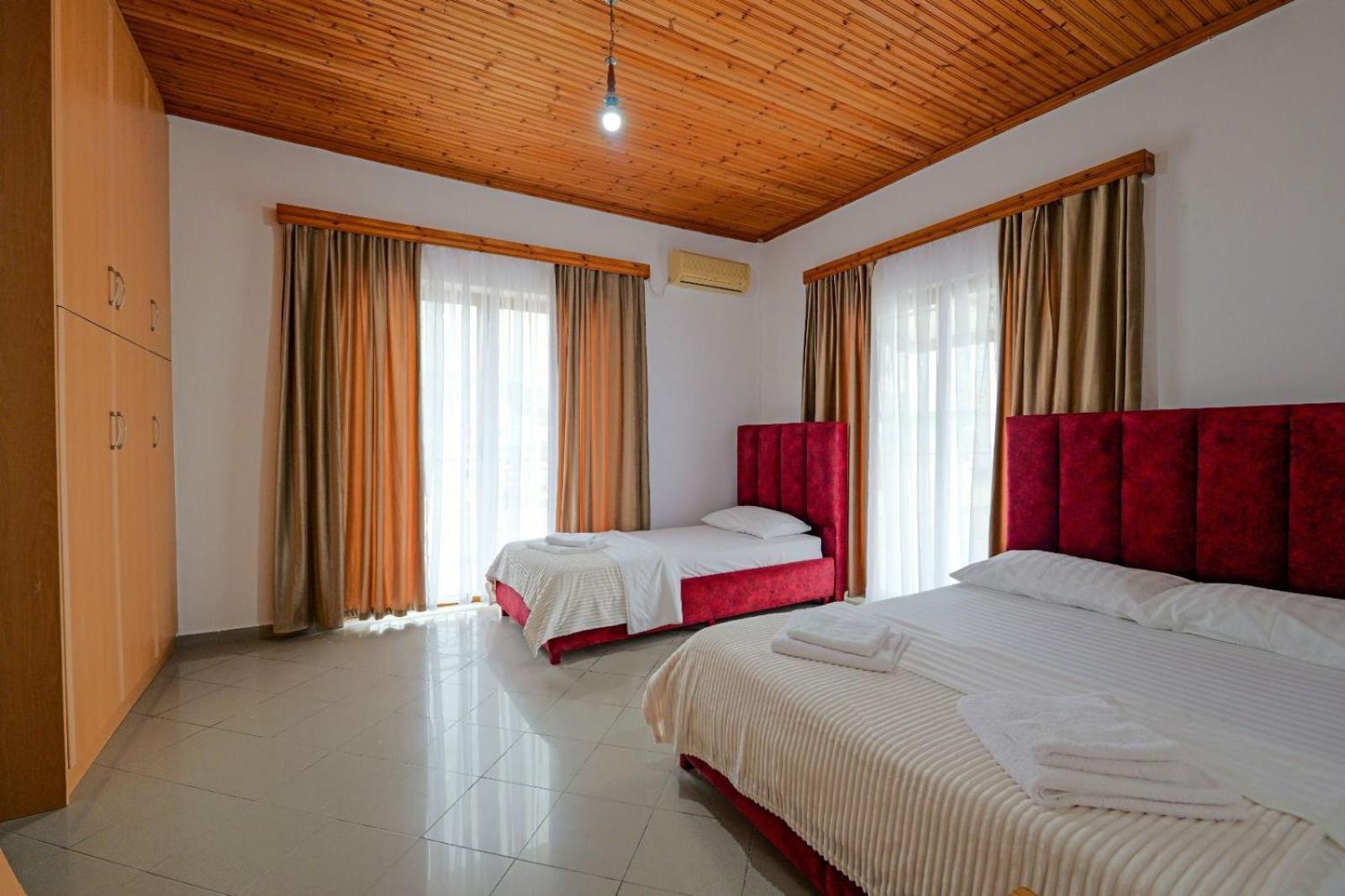 Hotel Eden Sarandë エクステリア 写真