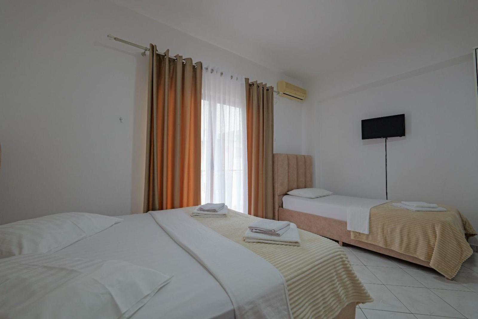 Hotel Eden Sarandë エクステリア 写真